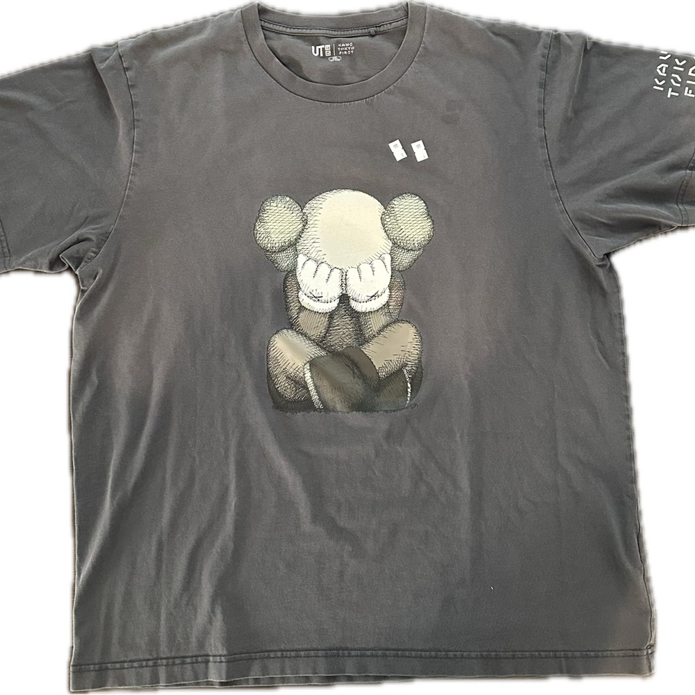 Uniqlo x Kaws Tokyo Edition size XL Lightly used. Unisex